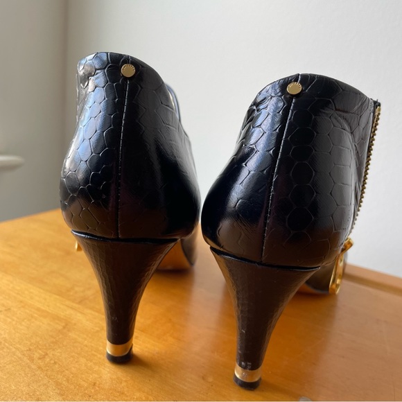 GORGEOUS Ted Baker London patent leather booties with bold gold accents! 38.5 - Picture 10 of 16